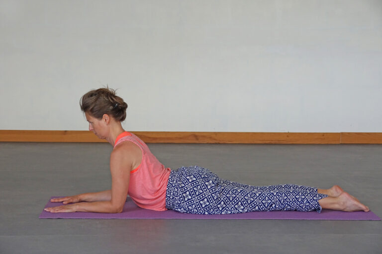 SPHINX_NIRAVALASANA